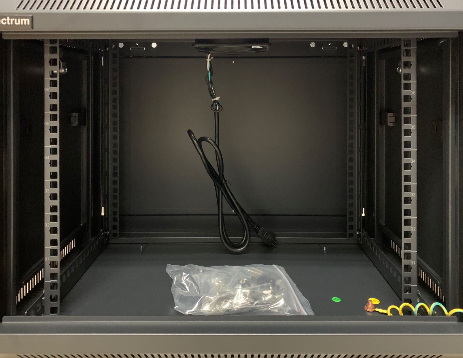 7U Wall Mounted Rack Cabinet (TSDI-W647) - Image 3